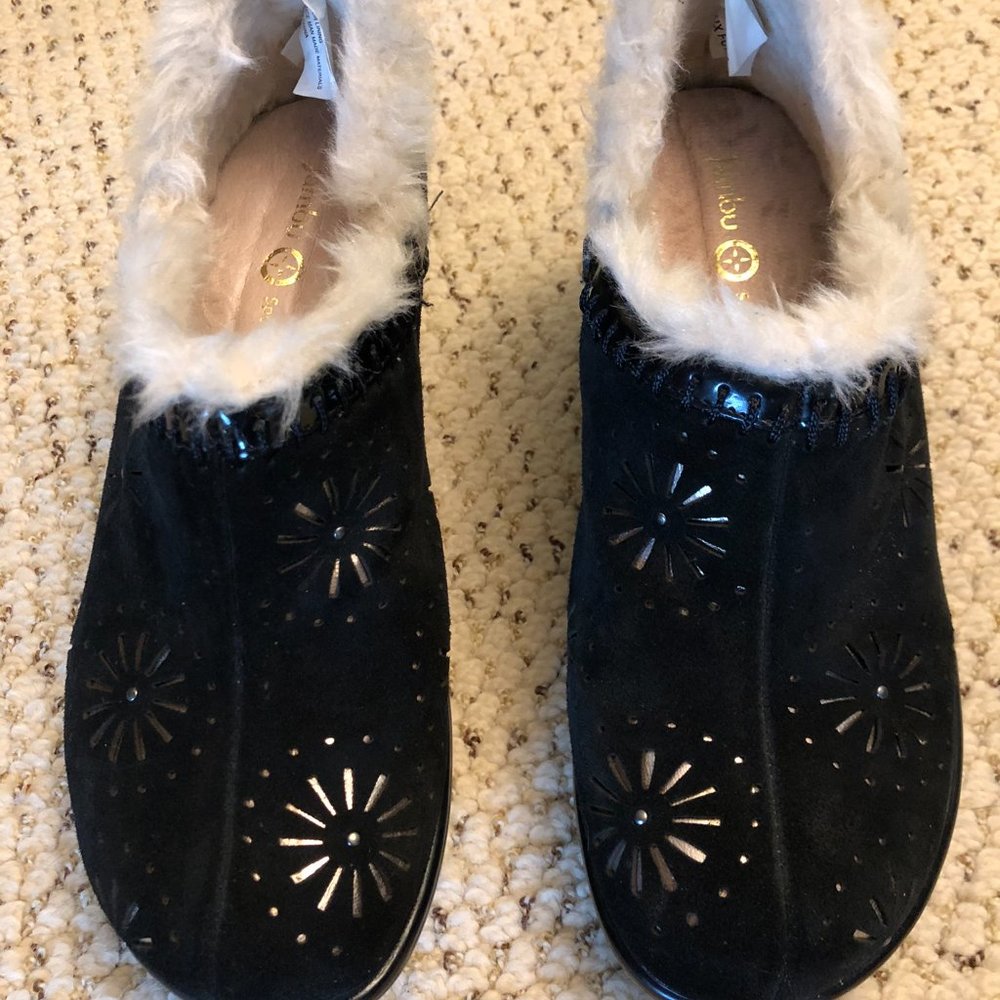 Sparkly Black Jambu Crete Clogs with Laser Cut Floral Design Size 6.5